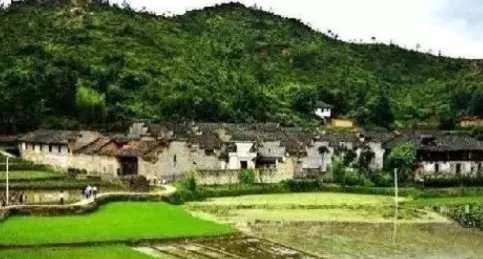 湖南一村庄用土泡水喝了200年，土泡水有哪些危害？