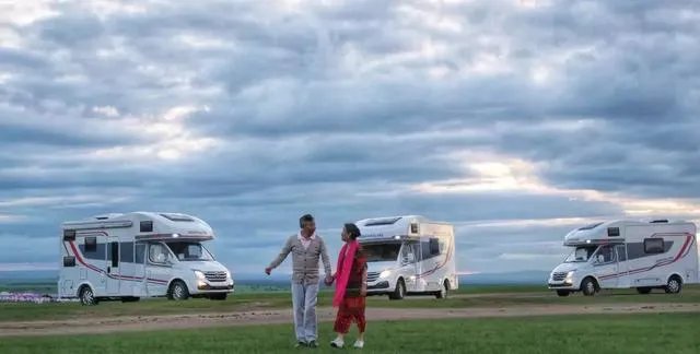 我是一家旅行社，想发展房车出游项目，可以和哪家房车公司合作？