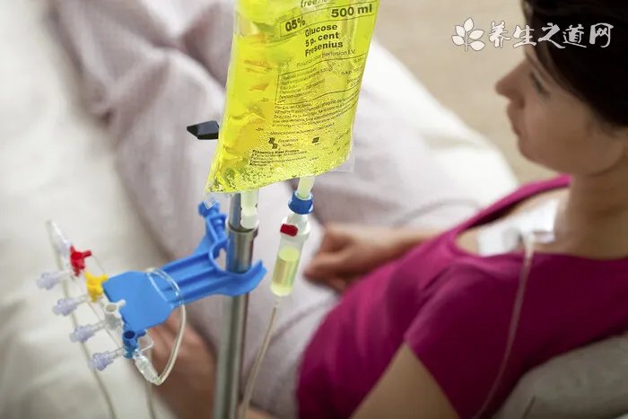 中医揪痧消肿止痛