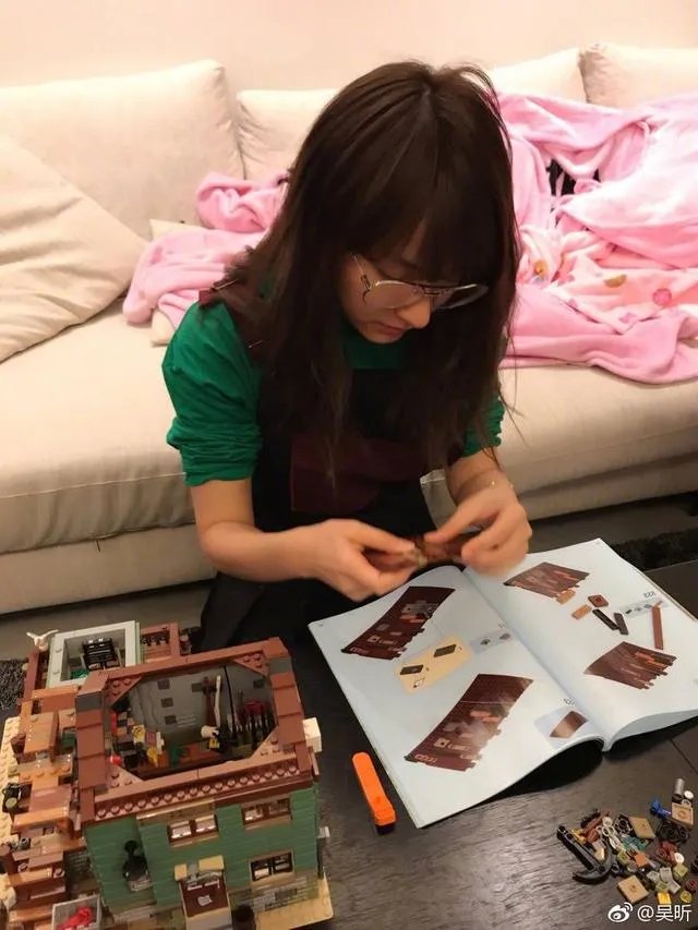 吴昕微博晒自拍并附文“拍出全智贤的感觉了吗”，你怎么看？