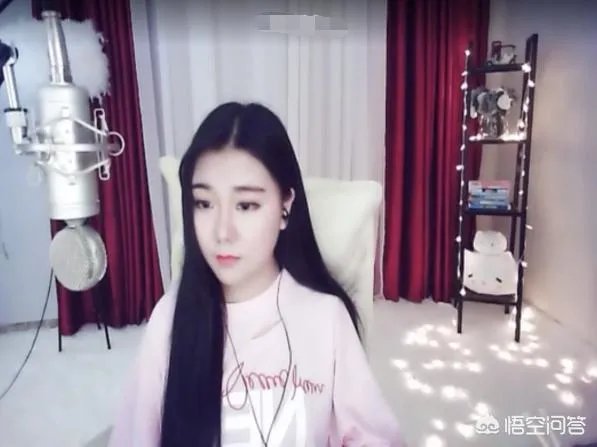 小团团露脸直播,两年前和两年后,对比照片不像同一个人,你有何看法?