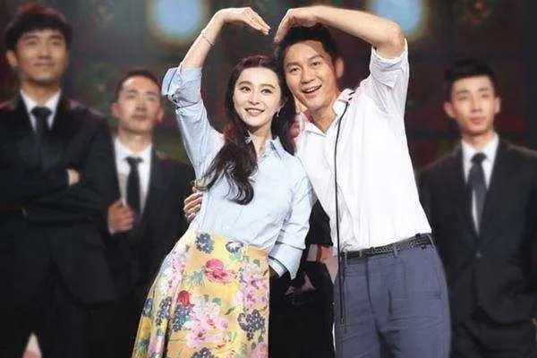 李晨送谁都送心形石头，他为什么这么喜欢石头？