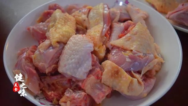 怎么做香菇木耳炒鸡肉?