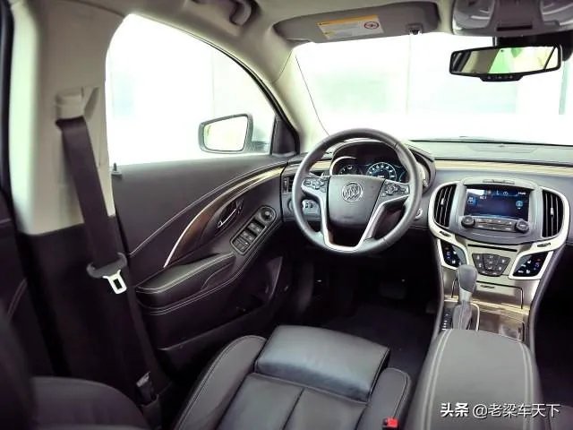 2013款的别克君越内饰,你认为放到如今属于什么档次?