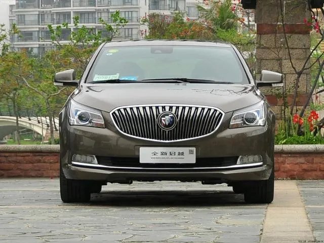 2013款的别克君越内饰,你认为放到如今属于什么档次?