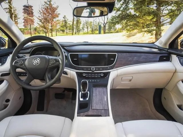 2013款的别克君越内饰,你认为放到如今属于什么档次?