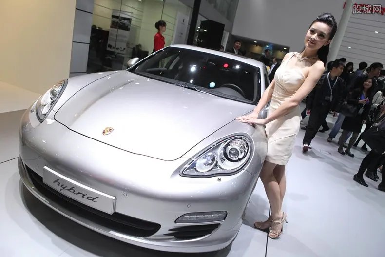 保时捷召回缺陷车 召回原因究竟是什么？