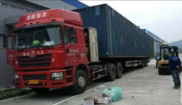 晋中灵石发生重大车祸，现场情况如何？