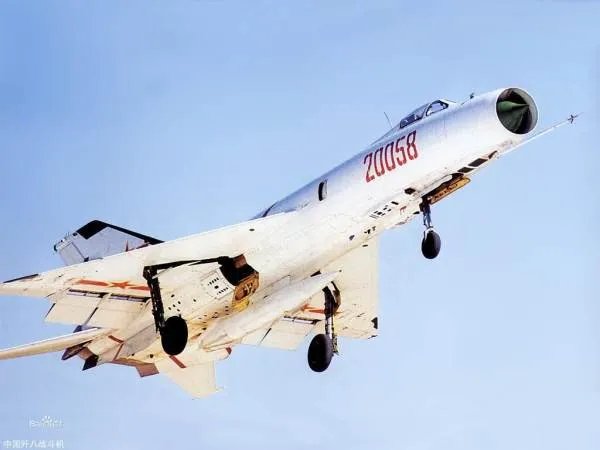 为什么歼八F的动力比狂风大，载弹量却比他少3吨呢？