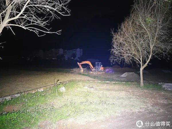 穿盔甲，入疆场，所向披靡。脱战袍，还本色，玉树临风。