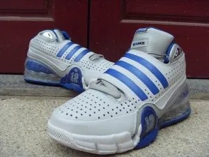 霍华德5代战靴市场价多少钱？