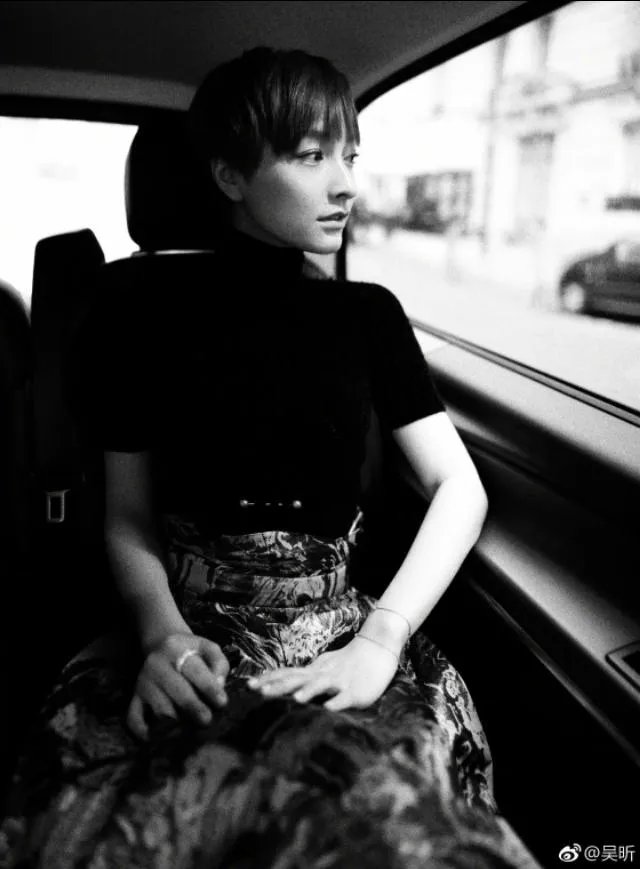 吴昕微博晒自拍并附文“拍出全智贤的感觉了吗”，你怎么看？