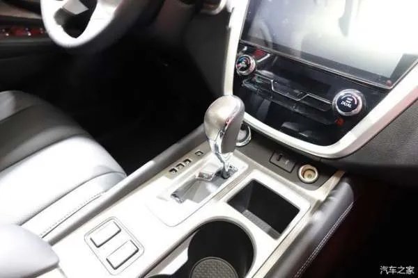 日产旗舰SUV买沙发送车 实拍2021款楼兰 最低只要20万