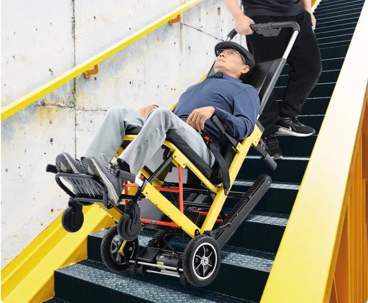 有了这款电动爬楼轮椅，老人不再害怕上下楼