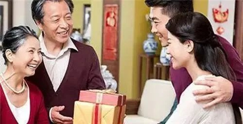 第一次去男方家带什么礼物 女方见男方家长禁忌