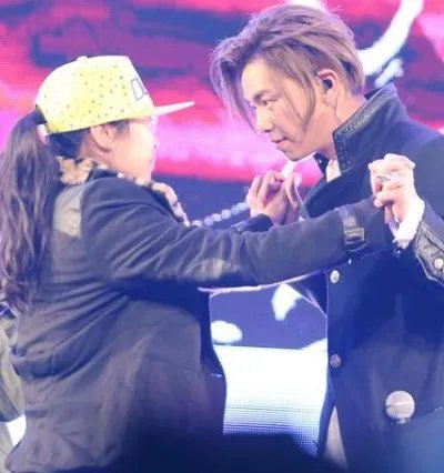 小鬼黄鸿升的妹妹正面照 黄鸿升上海办生日玩唱会