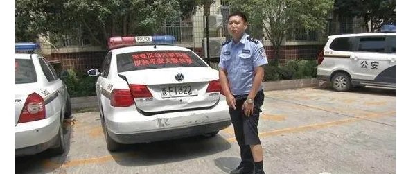 宝马为什么追尾出警警车？