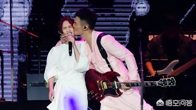 杨丞琳承认和李荣浩领证结婚，为什么这一对恋情公开的这么大方痛快？