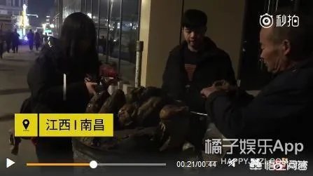 南昌大爷卖红薯求客别扫码尽量给现金，钱进儿子手机不好意思要，你怎么看？