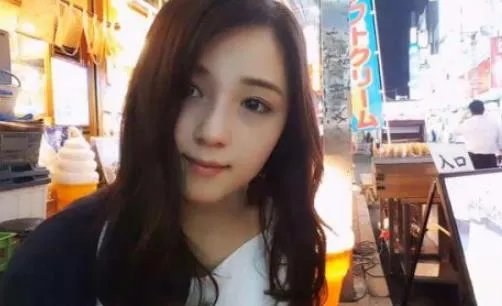 灰毛衣女神铃原爱蜜莉：毛衣女图片