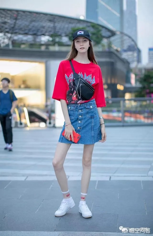 裙裤搭配什么上衣好看,女生裙裤穿搭图片?