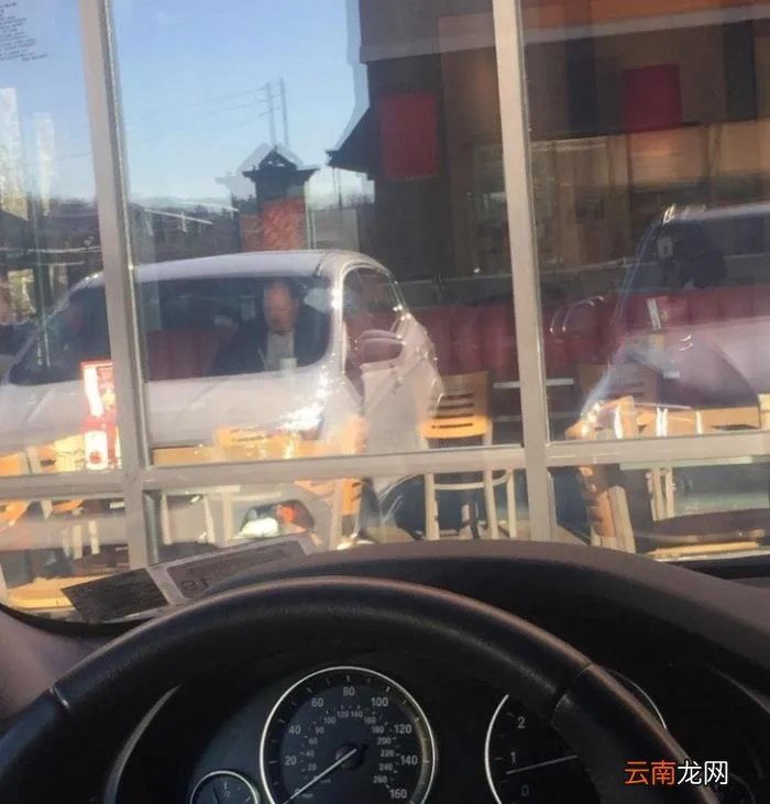 13张视觉错误照片 视觉错误图片