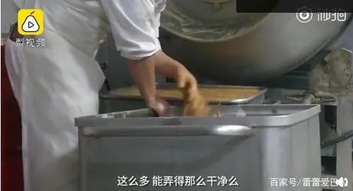 廉价外卖生产过程：这是我外卖里的肉，吓死我吧！