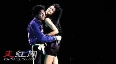 迈克尔杰克逊演唱会晕倒人数最多的一次 为什么会死人