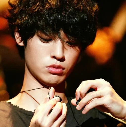 郑俊英女友是谁 会给女友洗脑与李青儿情史被扒