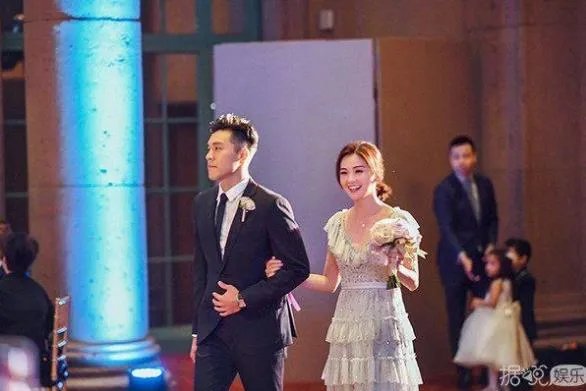 阿娇登记结婚曝光：这次终于用上了本名钟嘉励