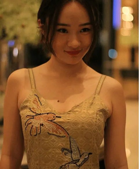 霍思燕的胸有多大图：霍思燕的胸几罩杯一看图便知道