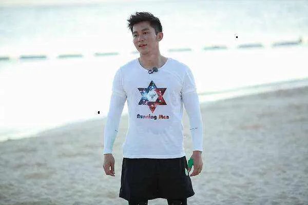 李晨送谁都送心形石头，他为什么这么喜欢石头？