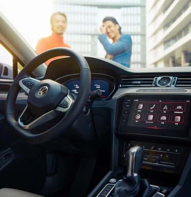 2013款的别克君越内饰,你认为放到如今属于什么档次?