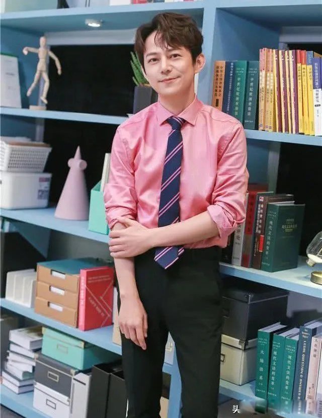 何炅为什么被全网封主要原因 他的负面评价越来越多