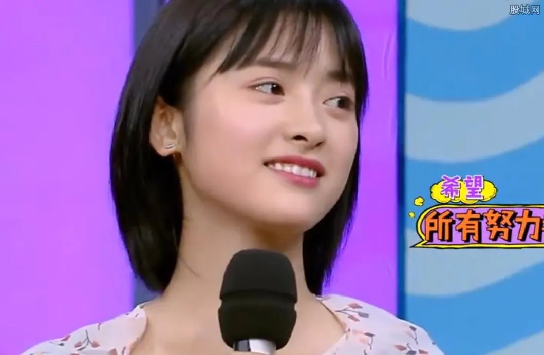 内地演员沈月是谁的女儿 沈月个人资料及出生家庭介绍