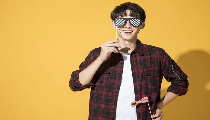 瓜子脸适合什么发型男 瓜子脸男生适合的发型