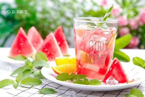 天热了少喝冰饮小心脑结冰