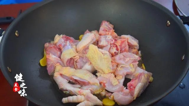 怎么做香菇木耳炒鸡肉?