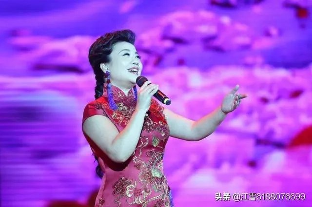 你们喜欢女歌唱家张也演唱的歌吗?为什么?