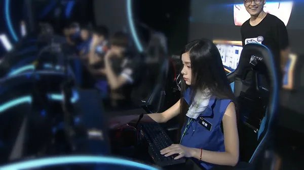 超新星第四日综述筱惠三连胜 18无力回天