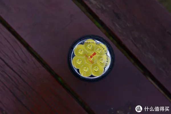 穿盔甲，入疆场，所向披靡。脱战袍，还本色，玉树临风。