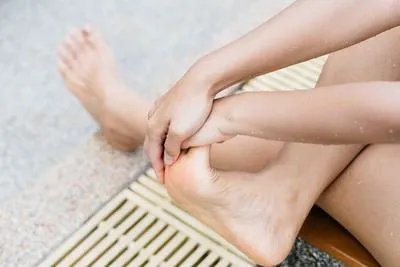 蹲久了脚麻是怎么回事