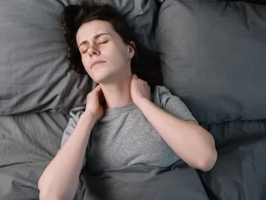 晚上睡觉背疼是什么原因