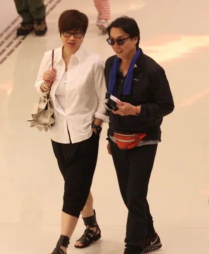 刘松仁的老婆苏嘉燕曝光  小20岁空姐老婆长这样