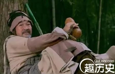 北丐洪七公的师傅是谁？ 洪七公会的武功有哪些