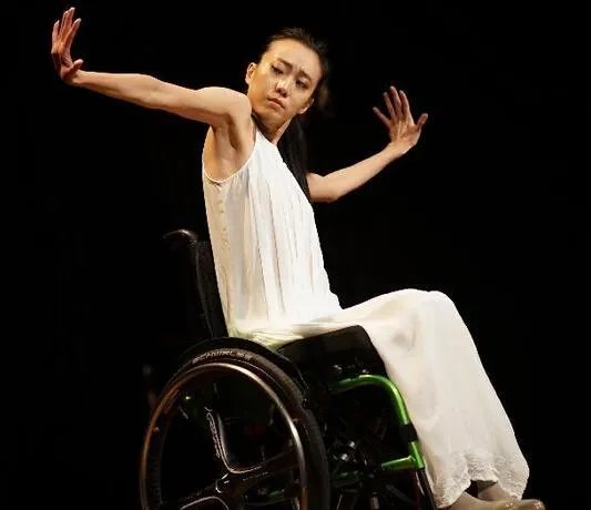 郎昆和刘岩结婚了吗？ 刘岩含泪谈家庭