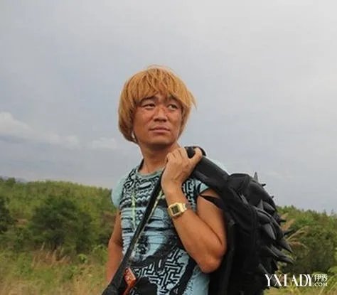 王宝强晒扮猴旧照引热议网友称：宝宝帅死了