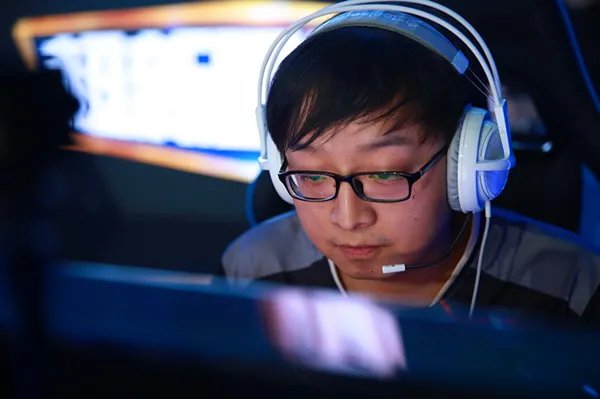 超新星第四日综述筱惠三连胜 18无力回天