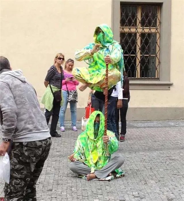 人体漂浮魔术是怎样做到的？