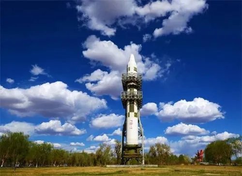 酒泉卫星发射中心的五月天 彰显美景和科技的相互融合